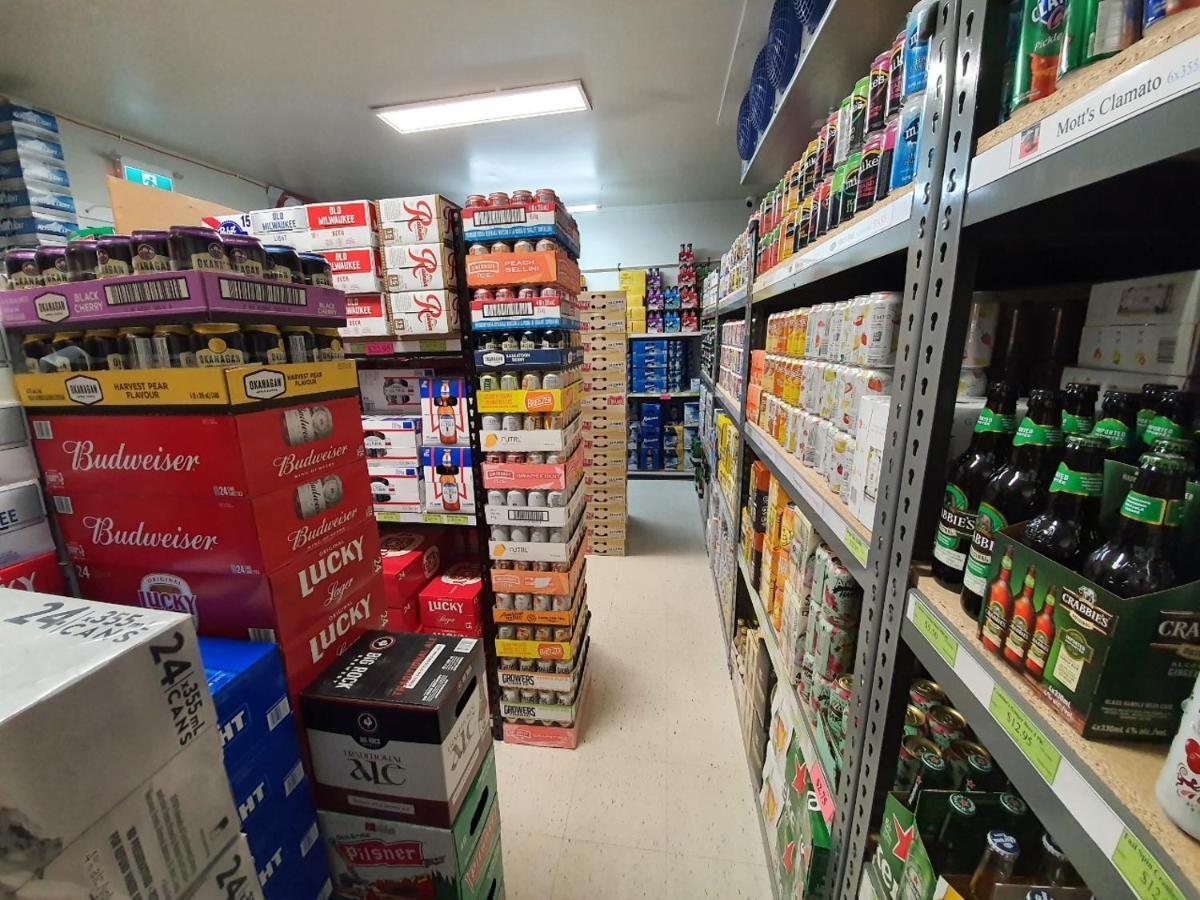 Sundre Motor Inn エクステリア 写真