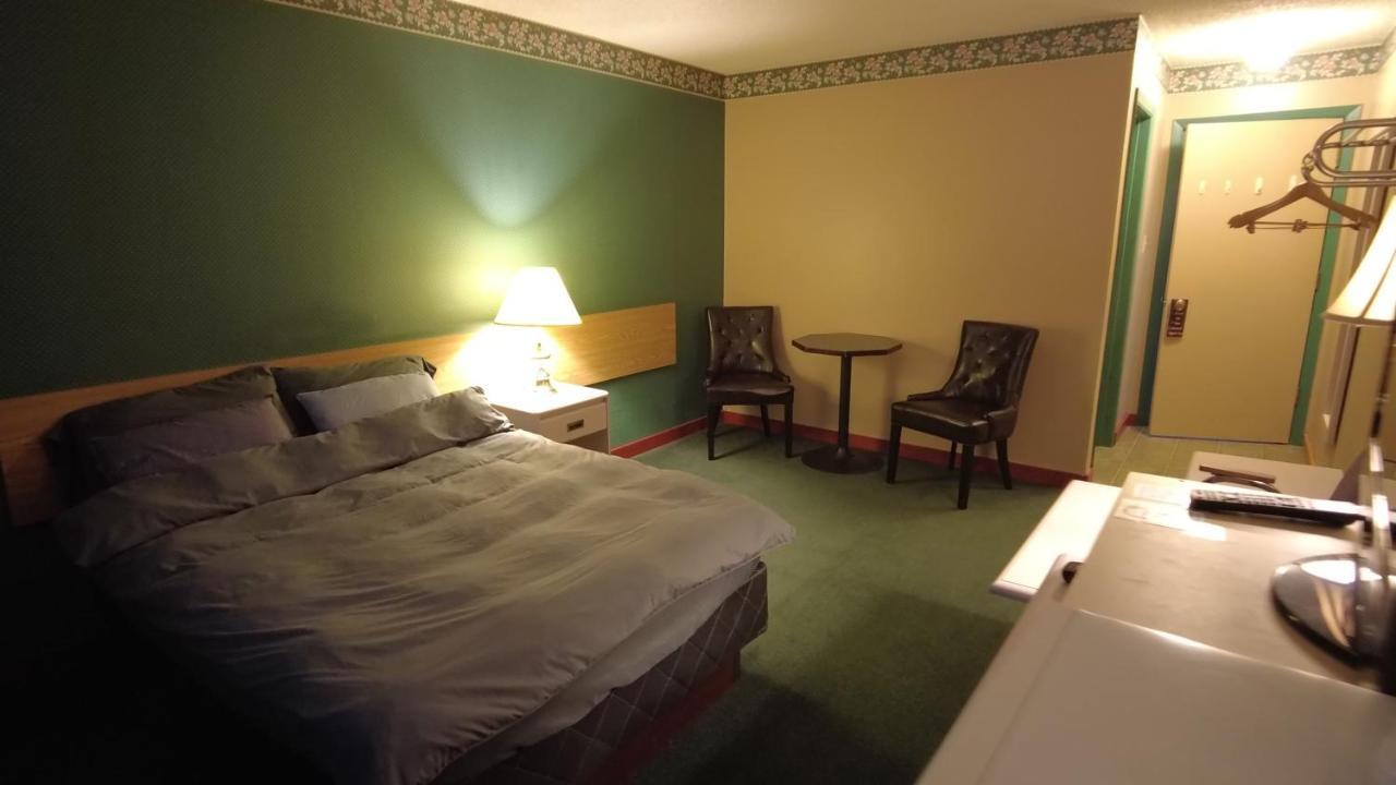 Sundre Motor Inn エクステリア 写真
